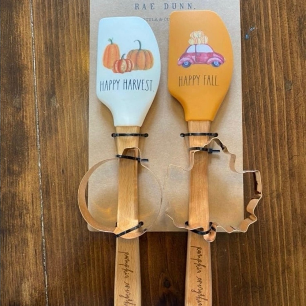 NEW Rae Dunn Spatula Set Pumpkin Autumn/Fall with Cookie Cutters  -(4 piece set)